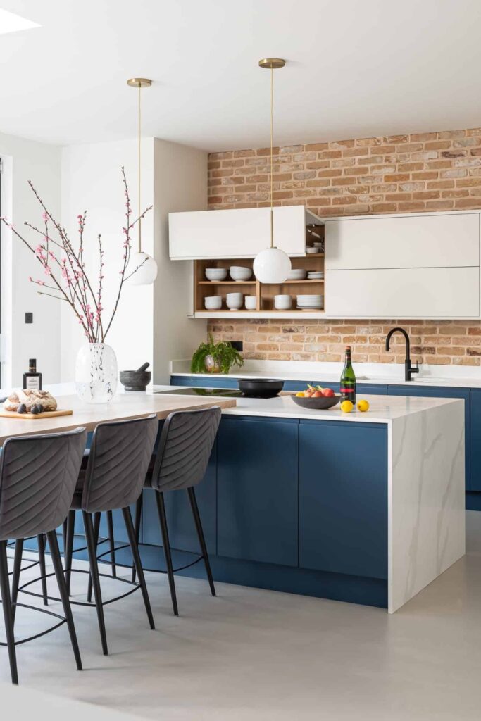 Cozy and Textural Elements in Modern Kitchens