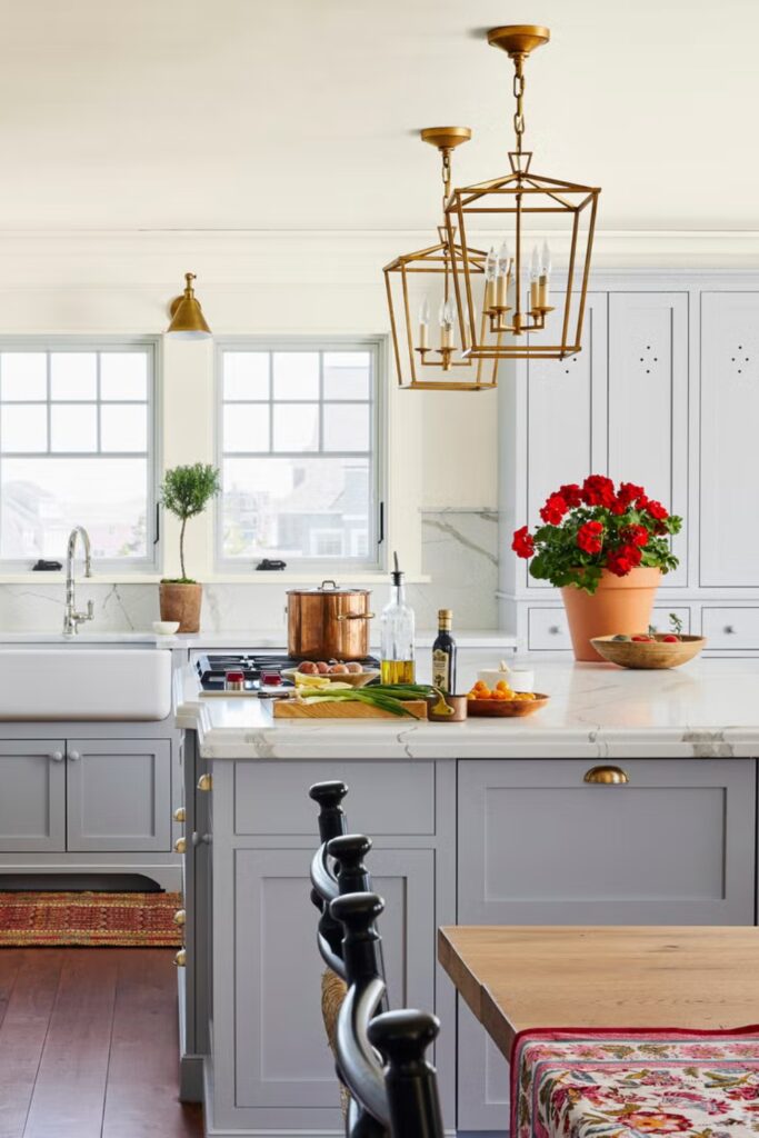 Vintage Lighting in Modern Kitchens